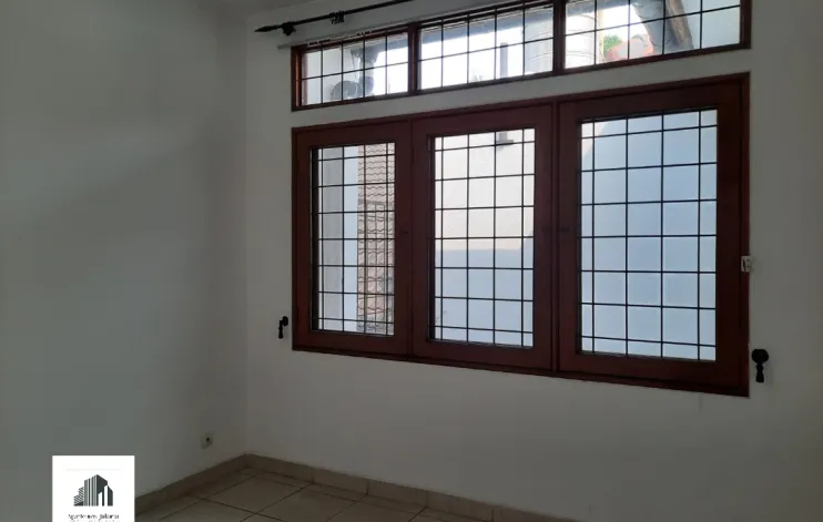 Rumah 3 BR Cantik Terawat 13