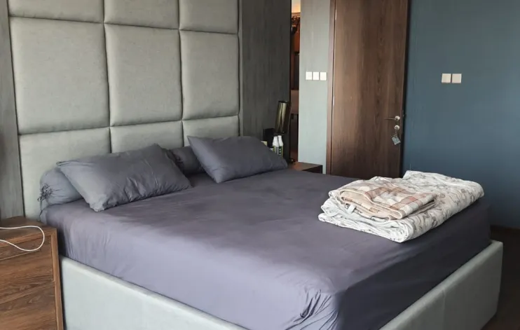 2BR Apartemen Dengan Furnish Modern Dan Pemandangan Kota 3