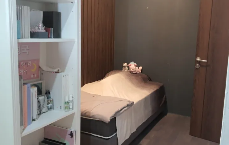 2BR Apartemen Dengan Furnish Modern Dan Pemandangan Kota 5