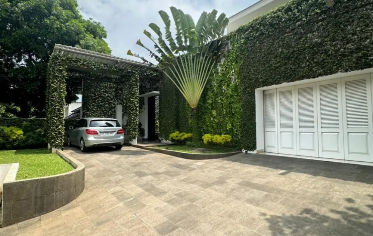 Rumah Cantik Jakarta Selatan 1