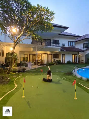 Rumah Disewa Townhouse 5 Kamar Dengan Back Yard Luas Dan Kolam Renang 4 watermark_1736425456956