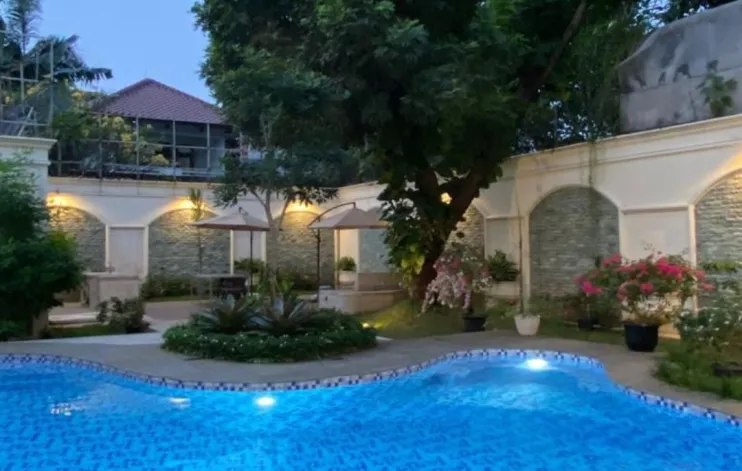 Townhouse 5 Kamar Dengan Back Yard Luas Dan Kolam Renang 5