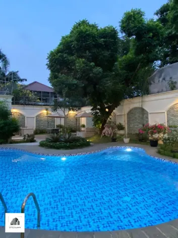 Rumah Disewa Townhouse 5 Kamar Dengan Back Yard Luas Dan Kolam Renang 5 watermark_1736426355631